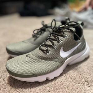 Womens Nike prestos forest green